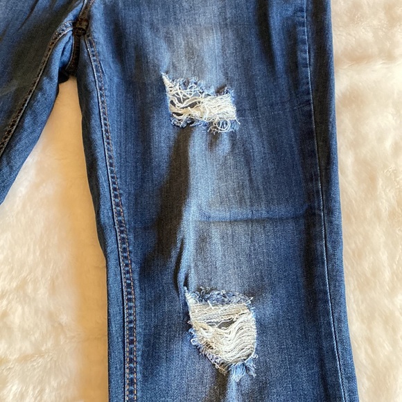 PLUS Size 18 ALMOST FAMOUS Mid Rise Roll Cuff Ripped Jeans - Picture 2 of 10